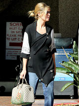 幻灯：皮特东京亮相 《天伦》两女星纵情相拥