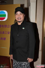 组图：钟景辉热爱演艺不退休 古明华获万元金牌