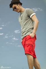 组图：李东学夏日写真曝光 清爽帅气笑容阳光