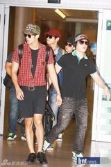 组图：4minutes与KARA 2AM等结束日本演出返韩