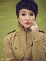 组图：孔琳文艺写真平和干练尽显知性美