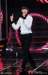 组图：BEAST凭《美丽的夜晚》获MCountdown三冠王