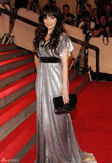 高清组图：纽约大都会庆典 妮可-里奇秀银色礼服