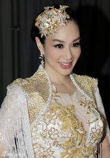 组图：钟丽缇华贵婚纱走秀 李菲儿周楚楚现身