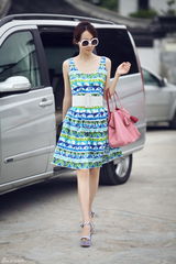 组图：韩雪时尚街拍演绎混搭一衣多穿