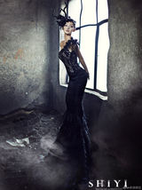 组图：张嘉倪拍摄魅力大片引领性感魔幻风