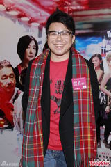 组图：陈奂仁助阵电影首映 何佩瑜不秀性感