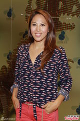 组图：黄泳霖有意追生 雷林静怡两女爱公主装