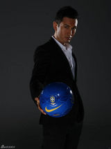 组图：黄晓明时尚运动片大片酷帅有型