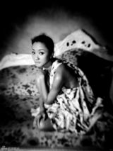 幻灯图集：张瑶华丽复古写真 忧郁气质大赏