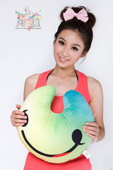 高清图：《大运之星》十二强和大运吉祥物合影