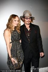 幻灯图集：约翰尼-德普夫妇现身戛纳秀恩爱