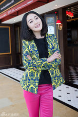 组图：张丁懿时尚写真色彩缤纷展甜美笑容