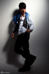 组图：许诺时尚休闲帅气造型照