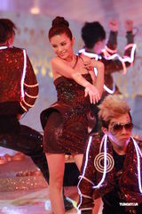 组图：2012港姐竞选现场 众佳丽热辣表演