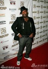 组图：2010MTV奖预热派对 亚瑟小子戴墨镜形色匆匆