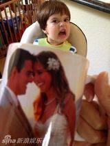 组图：杯子宝宝创意照走红 妈妈齐呼卡哇伊