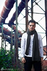 组图：边原深秋写真显睿智 电影《四戒》拍摄正酣