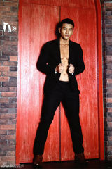 组图：顾又铭时尚大片半裸出镜释放魅惑之美