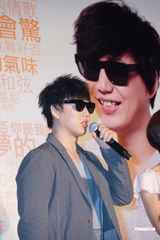 组图：萧煌奇出道10年开唱 预告大秀舞技