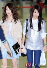 组图：4minute等歌手结束日本公演 轻松飞抵韩国