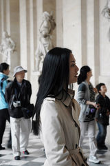 高清图：姚晨游凡尔赛宫 化身学院派淑女清纯自然