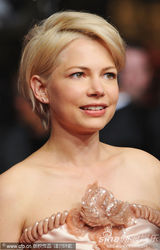 幻灯图集：《蓝色情人节》首映 希斯-莱杰遗孀现身