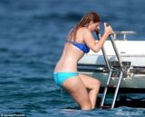 组图:英比阿特丽斯公主穿比基尼与男友出海度假