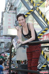 组图：庄思敏露半球抢镜 李思捷给春卷二百分