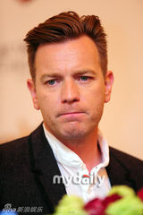 组图：英国男星伊万-麦格雷戈访韩出席新闻发布会