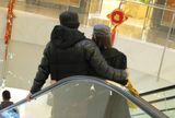 组图：陈赫携女友挑选钻戒疑似好事将近