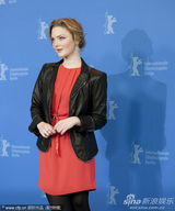 组图：《漂亮朋友》发布会 帕丁森偷瞄里奇胸部