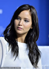 组图：库珀与劳伦斯亮相《乌云背后的幸福线》发布会