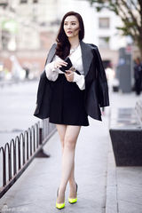 组图：陈数深秋时尚街拍再展经典魅力风