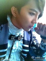 组图：好声音视觉美男梁君诺私照 网曝整容传言