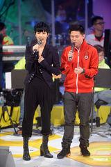 幻灯图：泳儿性感装扮抢收视 何润东想赴港苦练粤语