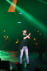 独家高清：GD胜利EXO等唱响StayG演唱会