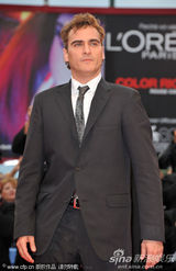 组图：《大师》首映杰昆洒脱不羁 两女星华服争艳