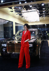 组图：黄奕邓超陈燃亮相上海车展 女王范PK中性风