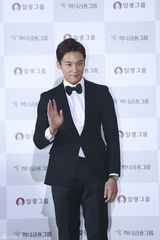 独家高清：群星闪耀大钟奖红毯 俊男靓女秒菲林