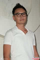 组图：郑元畅初执导演筒 自嘲属神经质型