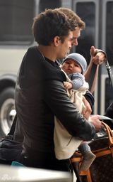 高清组图：布鲁姆变24孝老爸 模特老妈变甩手掌柜