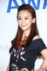 组图：炎亚纶胡宇崴活动现身引粉丝尖叫