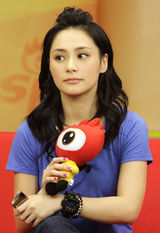 独家高清组图：阿娇做客新浪 模仿独眼小浪