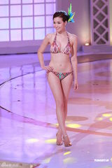 组图：港姐总决选  众佳丽性感泳装亮相