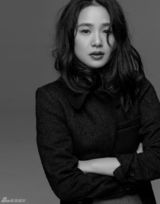 组图：周韵全新写真曝光  清纯与美艳之光影变幻