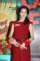 组图：吴千语红裙性感出镜 否认林峰到香闺过夜