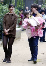 高清组图：汤姆-克鲁斯全家出游 小苏瑞成时尚达人