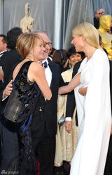 高清组图：奥斯卡红毯斯皮尔伯格夫妇与帕特洛合影