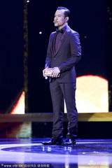 组图：廖凡表演诗朗诵 右眼充血吓坏网友